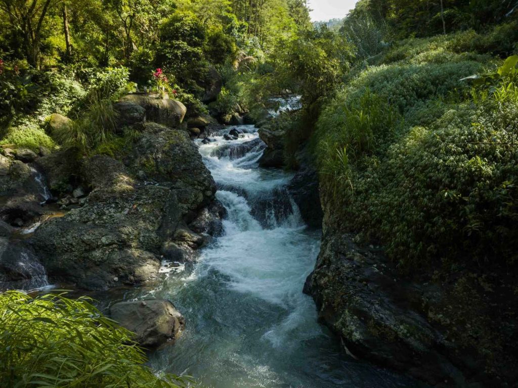 Melepas Luka di Sungai Patrawisa.